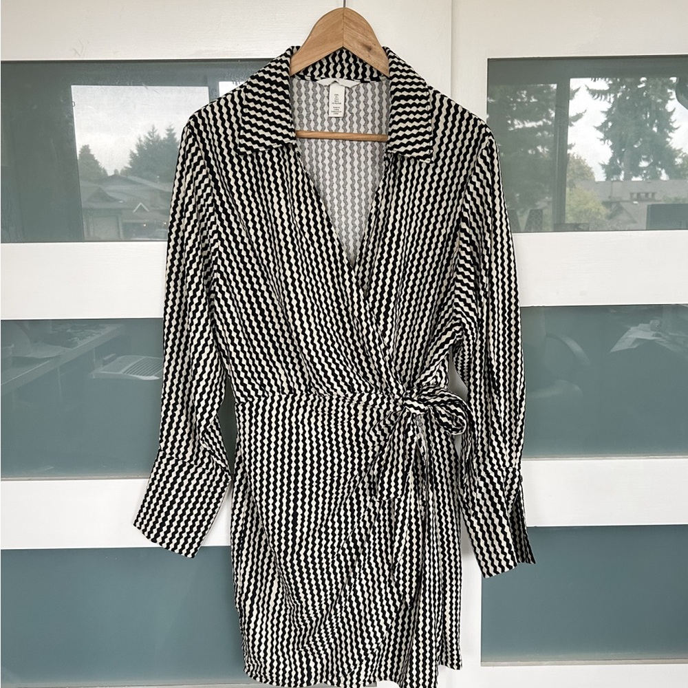 H&M Black and White Patterned mini wrap dress